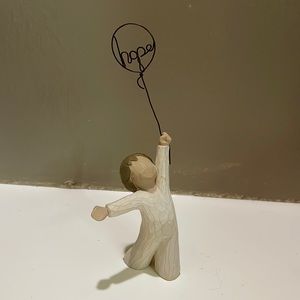 Willow Tree figurine, child with balloon that says “hope”, great condition!